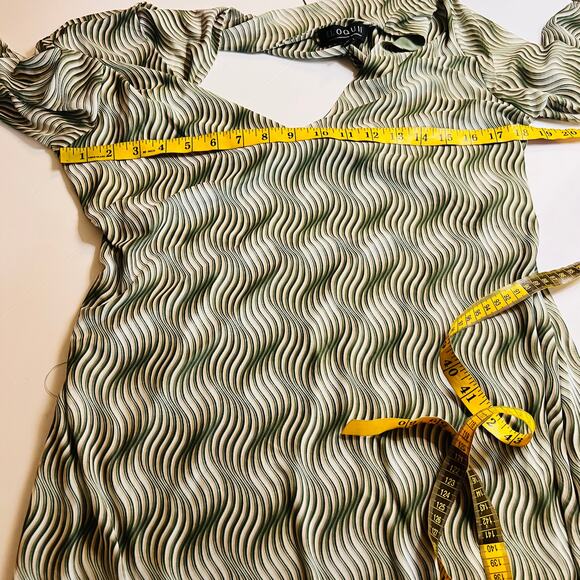 Eloquii Mesh Printed V Neck Twist Open Back Midi Dress Size 18 NWT Green Cream - Picture 9 of 12